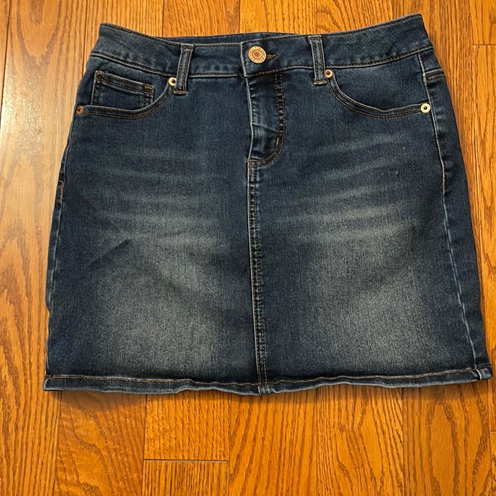 Stretchy Mossimo Supply Co. Jean skirt. Size 5 juniors. EUC